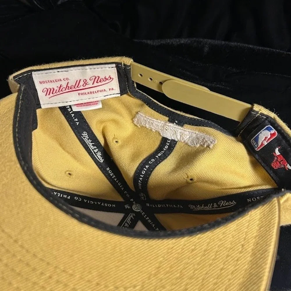 Mitchell Ness Gold Chicago‎ Bulls NBA Snapback Hat Men's Adjustable Streetwear